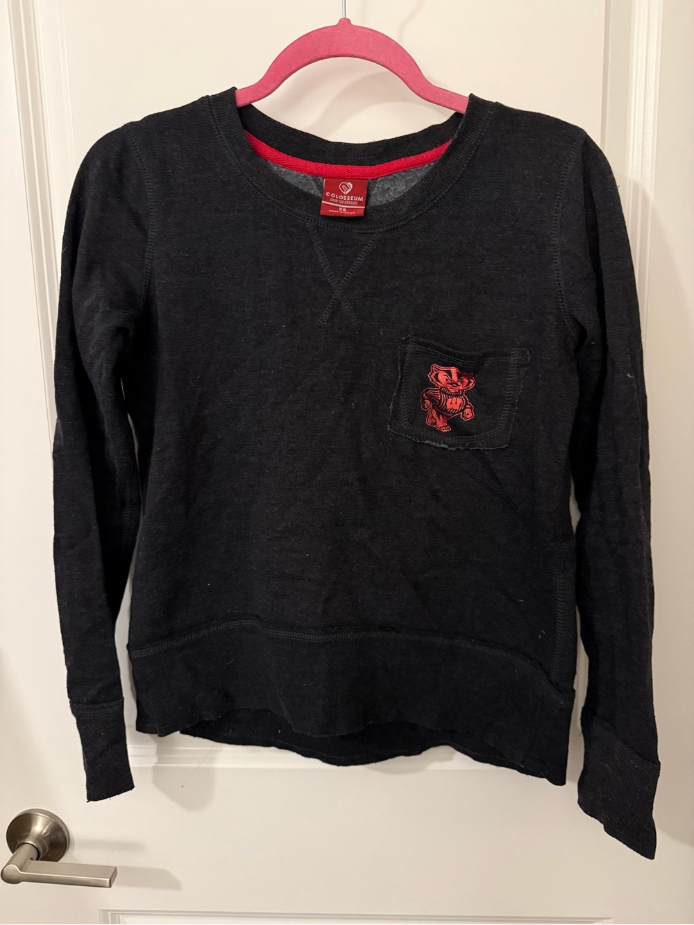 🍁 Wisconsin Badgers Charcoal Gray Crewneck Sweatshirt - badgers logo pocket